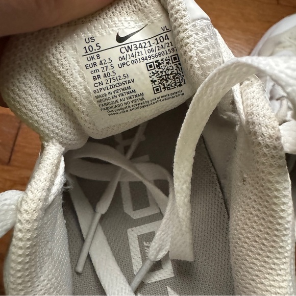 Women’s White Nike Zoom Shoes - Picture 10 of 10